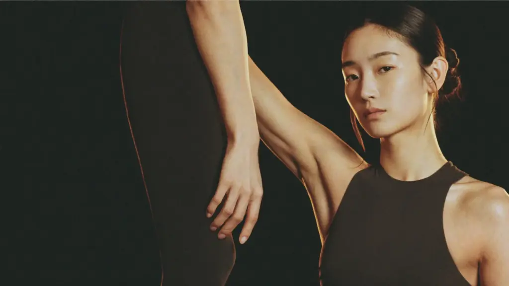 팔꿈치 뒤쪽 위팔삼두근과 팔꿈치 관절